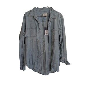 Universal Thread Light Blue Button-Down Shirt
